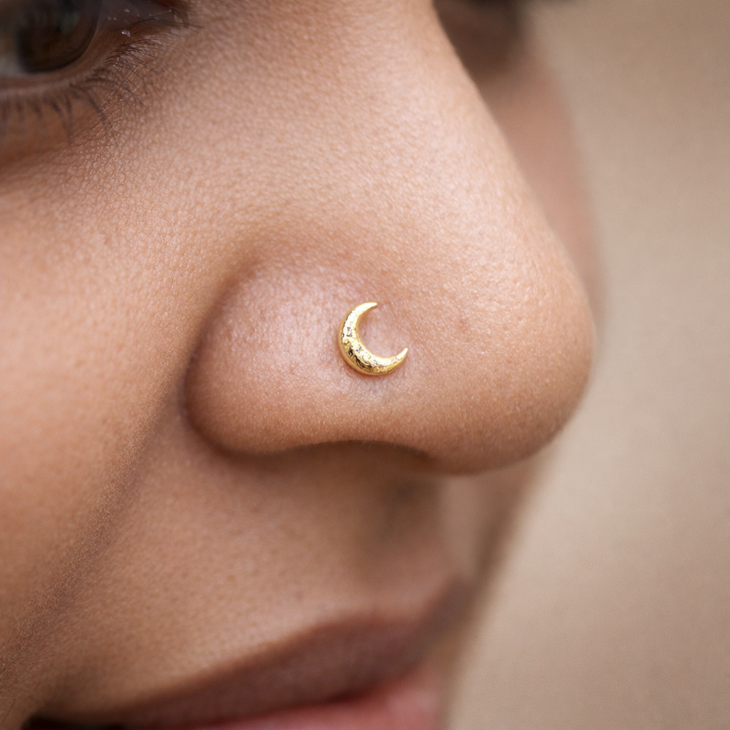 GN0108- Crescent Moon Nose Pin
